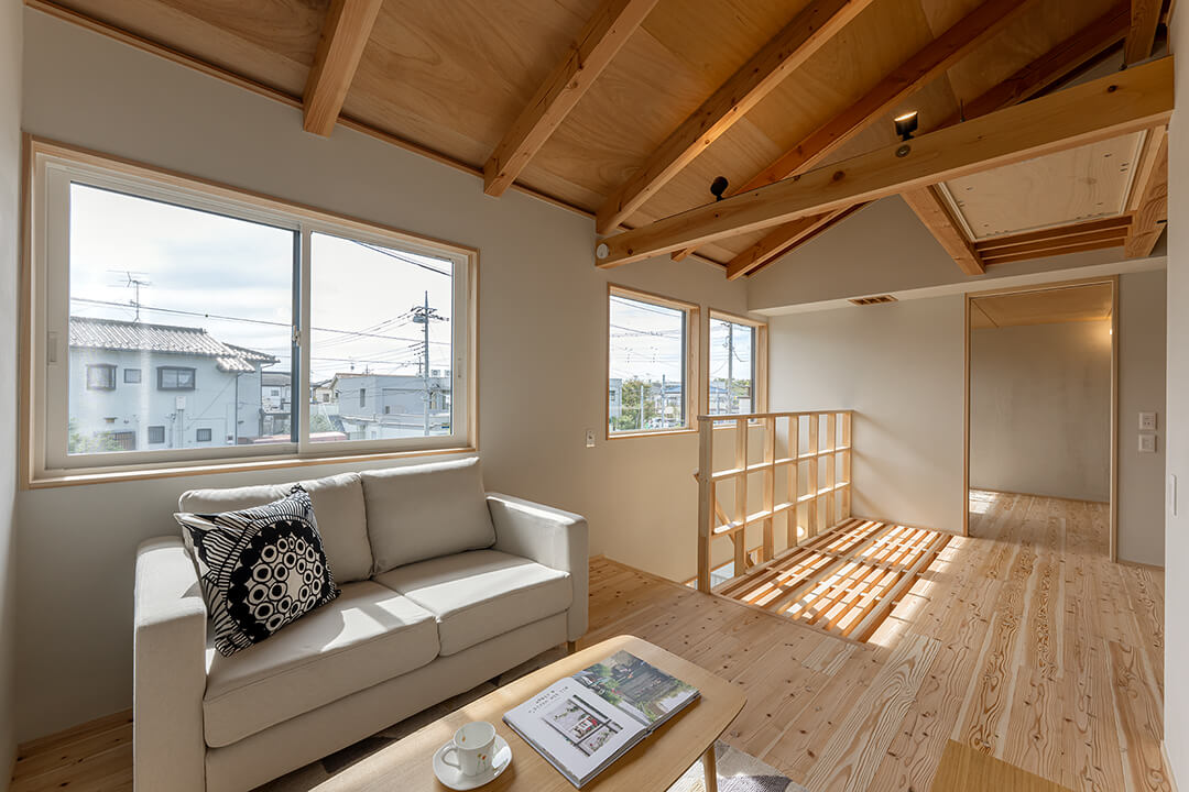 千葉県流山市の家
焼杉と漆喰の自然素材の家