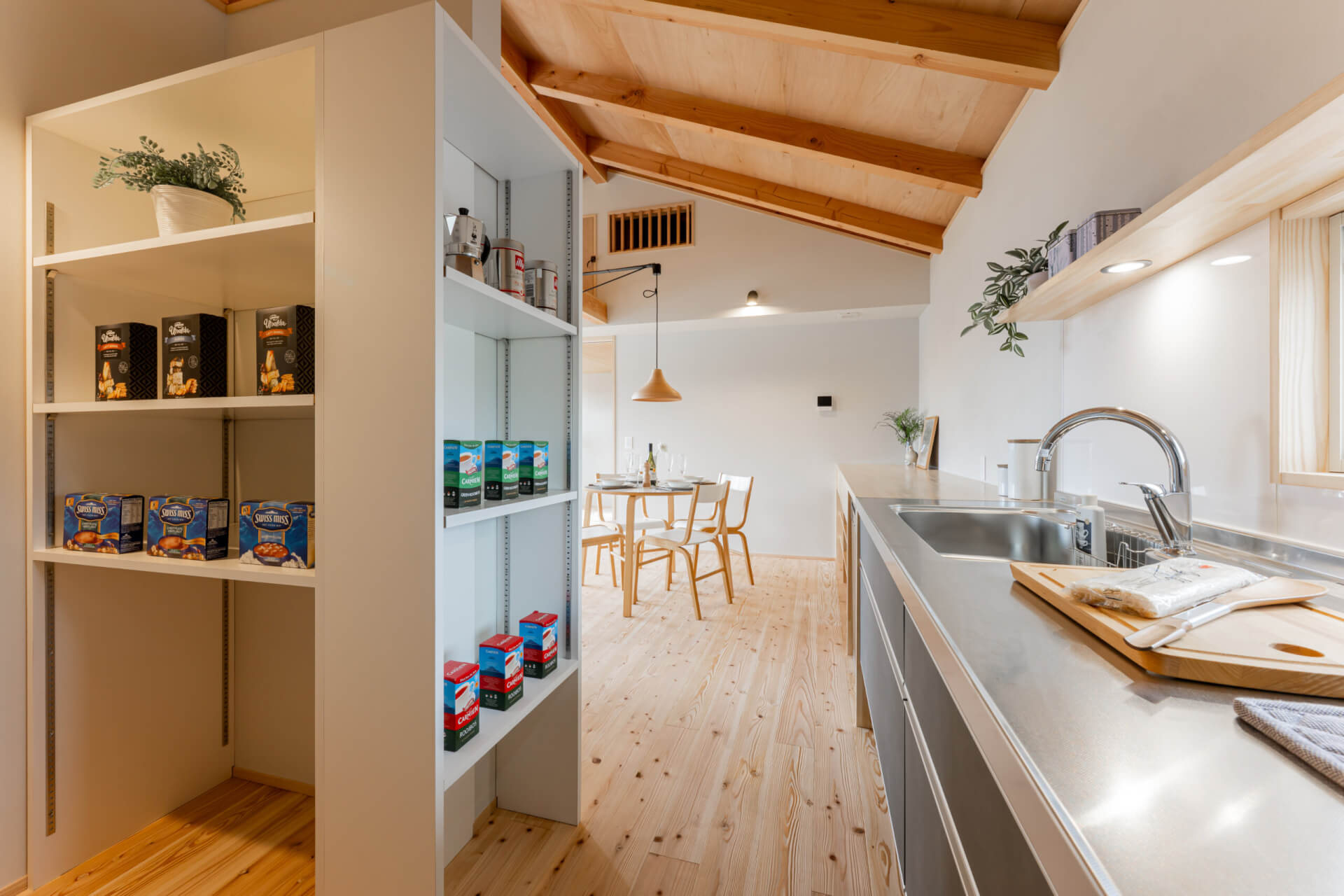 パントリーとキッチン
カフェ照明