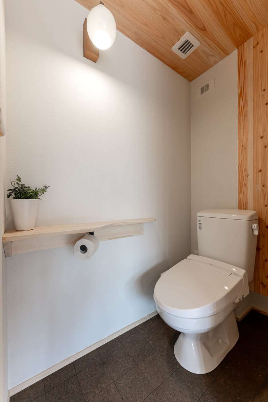 炭化コルクの床